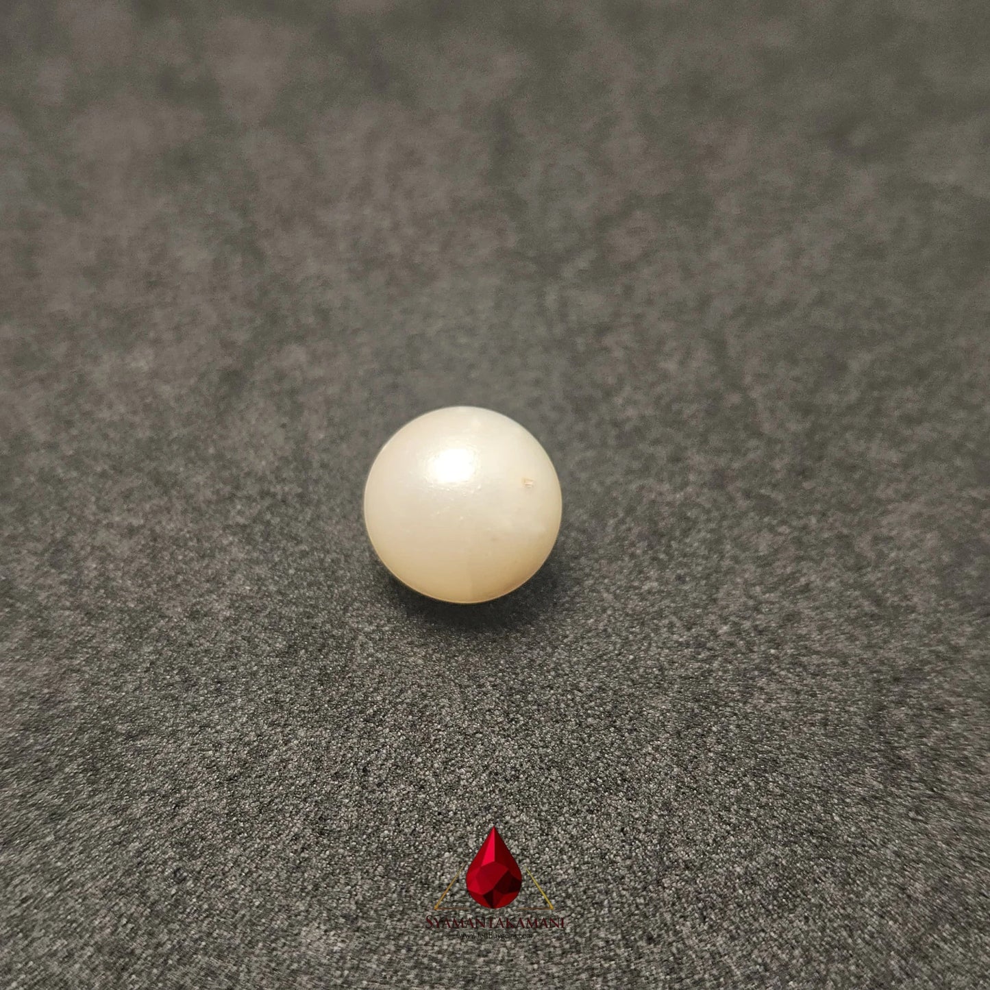 Natural South Sea Pearl Cultured 7.65 Carats Untreated AA Quality The Golden Aura